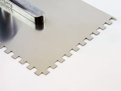 Produktbild von Zahnkelle Maurerkelle Zahnspachtel Putzkelle 280x130 Fliesenkelle Holzgriff Edelstahl Zahn 8x8mm CT029