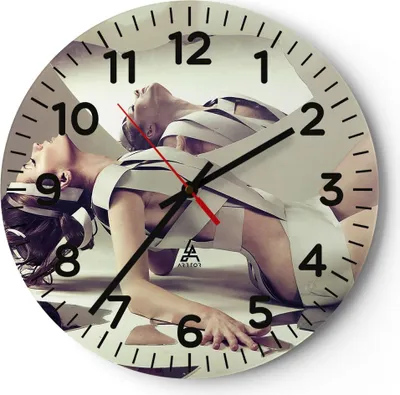 Produktbild von Wanduhr - Rund - Glasuhr - Weiblich modell posieren beine - 30x30cm - Schleichendes Uhrwerk - Lautlos - zum Aufhängen bereit - Dekoration Modern - Wanddekoration aus Glas - C4AR30x30-2611