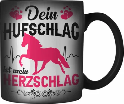 Produktbild von Trendation - Reiterin Farbwechsel Zauber-Tasse - Dein Hufschlag ist mein Herzschlag - Pferde Farbwechsel Zauber-Tasse Karabiner Farbwechsel Zauber-Tasse Edelstahl Mädchen Geschenk Pferdeliebhaber Sprüche Reiten (Schwarz)