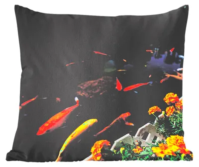 Produktbild von MuchoWow® Zierkissen Sofakissen Wohnzimmer Dekokissen 40x40 cm Koi-Karpfen in einem Teich mit Blumen - Foto Kissen - Schlafzimmer Dekoration