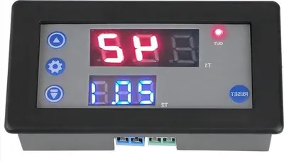 Obrázek produktu pro 12V digitální časové reléové moduly s dvojitým LED displejem a funkcí časovače.