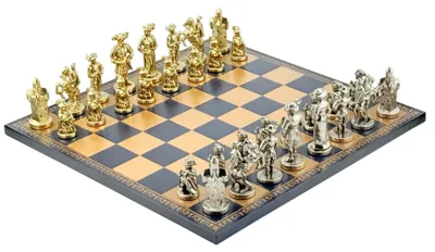 Zdjęcie produktu dla ITALFAMA LENDSKNECHT Kolekcjonerski metalowy zestaw szachowy + plansza z imitacji skóry ZŁOTO/CIEMNONIEBESKI 40 cm