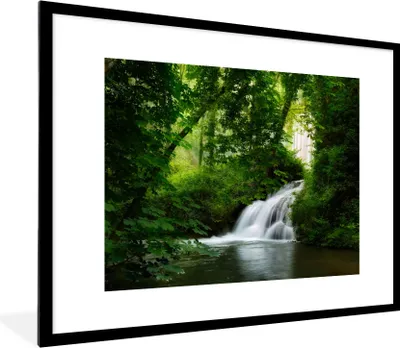 Produktbild von MuchoWow® Gerahmtes Poster Wasserfall - Natur - Grün 80x60 cm - Poster mit Schwarzem Bilderrahmen Wandposter Rahmen Foto Bilder - Schlafzimmer-Dekorationen - Fotoposter