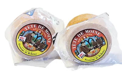 Produktbild von Tete de Moine AOP Classic Mönchskopfkäse 2x400g zwei halbierte Laibe für Girolle Käsehobel