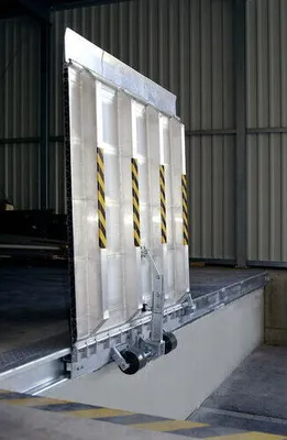 Produktbild von Federmechanische Überfahrbrücke, Laderampe, Traglast 4.500 kg, 1.750 x 2.315 mm (BxT), Stationär, klappbar, Aluminiumlegierung