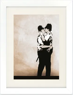 Produktbild von Banksy Gerahmtes Bild Mit Edlem Passepartout | Wand-Bilder | Im Bilderrahmen - Küssende Polizisten, Bobbies, Kissing Coppers (40 x 30 cm)