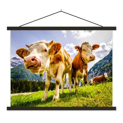 Produktbild von MuchoWow® Textilposter Kühe - Berge - Gras - Landschaft - Alpen 120x90 cm mit schwarzem Rahmen - Aufhänger für Poster