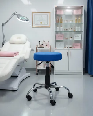 Image de Chaise de bureau modulable avec un piètement métallique robuste et des roulettes