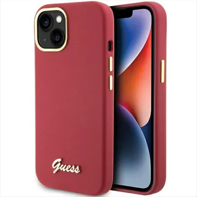 Productafbeelding van Guess siliconen hoesje met metalen logo en frame, model "Script", voor iPhone 15 - Rood