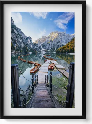 Produktbild von Boote auf einem Bergsee– Wandbild mit Rahmen – Gerahmtes Bild  – Wanddekoration – 50x70 cm –  Schwarz Rahmen