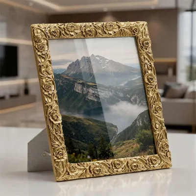 Obrázok produktu pre Fotorámik zo zlatej živice 25,3x2x30,3 cm (vnútorný rozmer 20x25 cm)