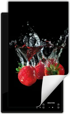 Produktbild von DarHaus Herdabdeckplatte 1 teilig 30x52 cm Anti Rutsch Matte Aufrollbar, schwarz - Erdbeeren