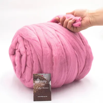Produktbild von Hobby YARN - Softy Charme – 100% Schurwolle, 1kg, XXL Merino Filzwolle, extra dickes Filzgarn zum Trocken- & Nassfilzen 44157 Wild Rose