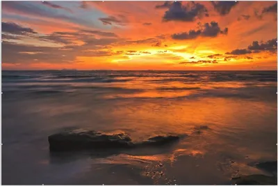 Produktbild von Wallario Wandbild Glühender Abendhimmel über dem Meer, Größe: 61 x 91,5 cm, Poster mit rahmenlosen Bildhalter