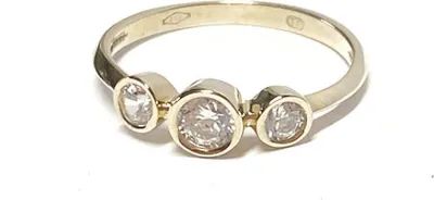 Produktbild von edler Schmuckring in 333/- Gelbgold mit 3 Zirkonia #50