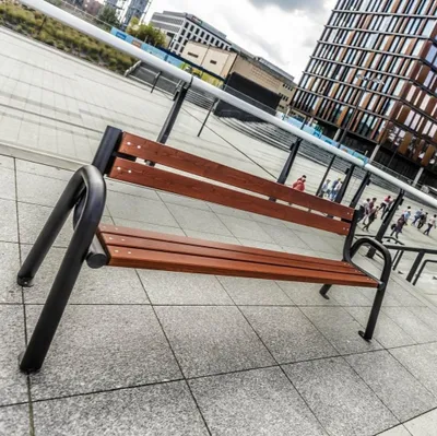 Imagen del producto de Banco de jardín REKORD Spartan, 196 cm. Banco de parque resistente a la intemperie, fabricado en madera y acero galvanizado. Banco de exterior en madera de palisandro con respaldo, ideal para jardín o terraza