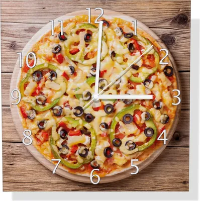 Produktbild von Wallario Design Wanduhr Italienische Pizza mit Peperoni, Oliven. Paprika und Käse aus Aluverbund, Größe 30 x 30 cm