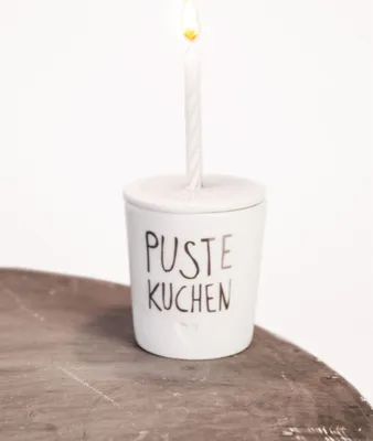 Produktbild von Good old friends Geburtstagsbecher Pustekuchen