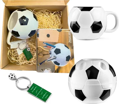 Obrázek produktu pro Sada fotbalista - hrnek na fotbal + držák na stůl + přívěsek na klíče s fotbalovým hřištěm