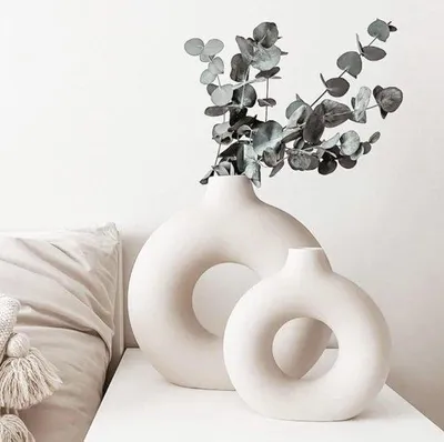 Produktbild von Keramische Vase für Pampasgras, 2 Stück, weiß, groß + mittel, moderne Raumdekoration, Donutvasen, matt, für Blumen, Pampasgras, Tisch, Bücherregal, Kamin, Wohnzimmer, Schlafzimmer, Büro,