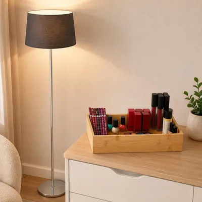Produktbild von Beleuchtungsset im Mid-Century-Stil (2-teilig) – Stehlampe mit Stoffschirm und goldenem Sockel sowie Pendelleuchte im Industrial-Stil