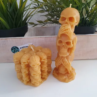 Produktbild von Bienenwachskerzen Totenkopf Kerzen 2er Set 6 und 13 cm – Würfel und Dreier Turm
