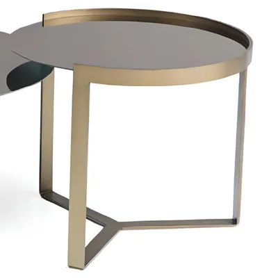 Zdjęcie produktu dla Elegancki złoty stolik pomocniczy Metalowa rama Eleganckie meble do salonu
