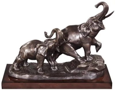 Image de Casa Padrino Eléphant en bronze sur socle en bois Bronze / Marron 42 x 17 x H. 33 cm - Figurines de luxe en bronze