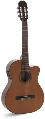 Imagen del producto de Admira, guitarra clásica española, modelo Málaga, con corte