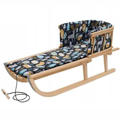 Imagen del producto de Trineo de madera con respaldo y cojín para niños, con cuerda de tiro y respaldo de 88 cm. Modelo: 10284. Ideal para usar en el bosque