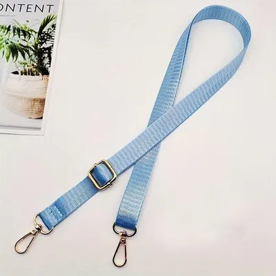 Image de Deux bretelles réglables en nylon bleu, d'une longueur de 135 cm, au design simple, avec des sangles larges et réglables.
