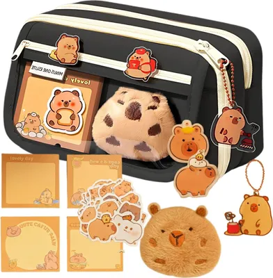 Image de EDIBAZZAR | Cartable à trois compartiments avec mascotte Kapibara et accessoires
