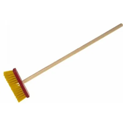 Immagine prodotto di Scopa rossa con manico in legno 80 cm
