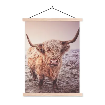Produktbild von MuchoWow® Textilposter Schottische Hochlandbewohner - Licht - Himmel - Natur 60x80 cm mit holzfarbenen Rahmen - Wandbild