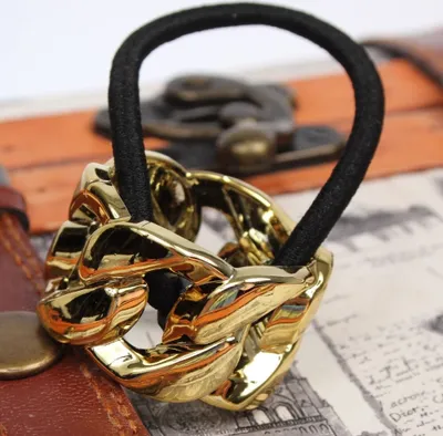 Produktbild von Haarring in Panzerkette Design in der Farbe Gold
