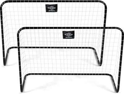 Produktbild von Umbro Fußballtor 78 x 56 x 45 cm - Fußballtore Set von 2 - Fußball Tor - Leicht zu verstauen - Fussballtore für Garten Kinder -  Fussball Trainingszubehör Innen und Außen - Kunststoff - Schwarz/Weiß