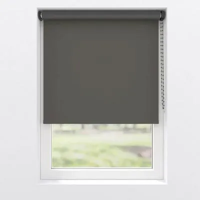 Produktbild von SOLUNA Verdunkelungsrollo colormatch V45 schwarz mit farblich abgestimmter Mechanik und Rückseite 115x190 cm inkl. Klemm