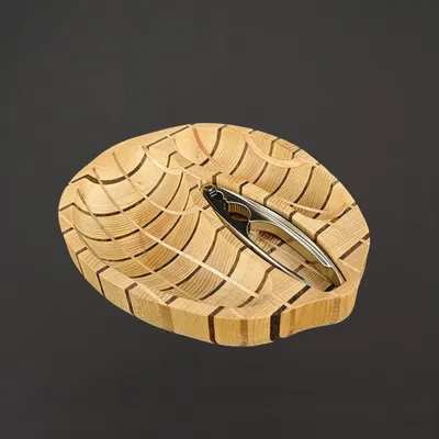 Produktbild von Holzschalenmosaik in Form einer Walnuss mit Nussknacker, 28x23x4,5 cm