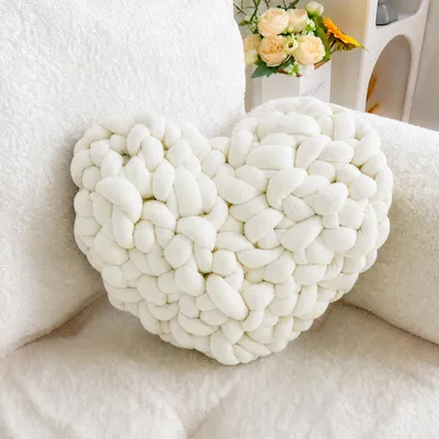Herzförmiges Knotenkissen 26x23 cm, Zierkissen für Couch & Bett