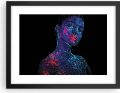 Produktbild von Gerahmtes Poster - Schwarzer Rahmen - Frau Ultraviolett Glitzer - 40x30 cm - Wand Bild - Wanddeko - Wandbilder - Kunstposter - Wandposter - Bilderrahmen - Bilder - Kunstdruck - P2BAA40x30-4527