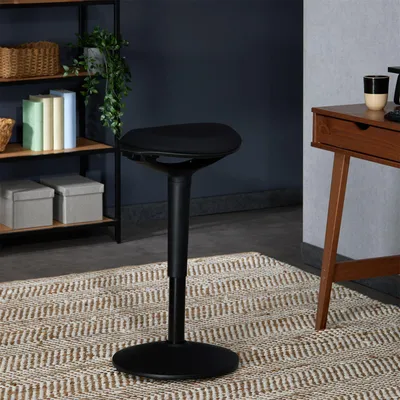 Produktbild von Bürohocker ASTORIA, höhenverstellbar, schwarz. Ergonomisches Design, 360° drehbar, gepolsterte Sitzfläche. Ideal für Büro und Home-Office. Max. Belastung: 100 kg