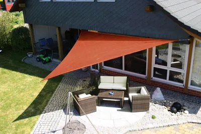 Produktbild von EDUPLAY 160123 Sonnenschutz Sonnensegel, 5x5x5m, Dreieck, wasserabweisend, rostrot