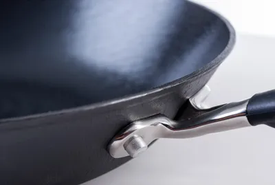 Produktbild von Ronneby Bruk Ultra Light Bratpfanne, Ø 24 cm, mit silikonummanteltem Griff