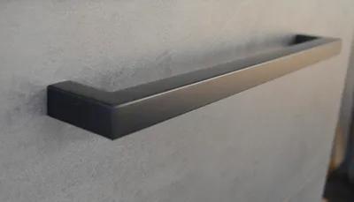 Obrázok produktu pre Úchyt Sanox 55,9 cm pre 100 cm spodnú skrinku matne čierna 76000022