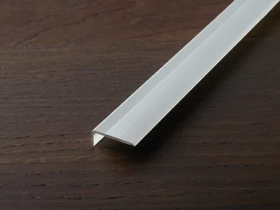 Produktbild von PROLINE Silber 100x17mm Treppenkantenprofil, Aluminium eloxiert, selbstklebend, gerilltes Deckprofil, Winkelprofil für Hartbodenbeläge, einfache Verlegung