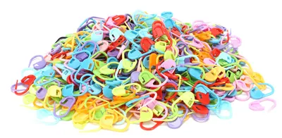 Produktbild von 1000 Stück bunte, robuste Häkelklammern aus Kunststoff für Strick- und Bastelprojekte