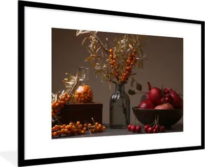 Produktbild von MuchoWow® Gerahmtes Poster Obst - Vase - Stilleben 90x60 cm - Poster mit Schwarzem Bilderrahmen Wandposter Rahmen Foto Bilder - Wanddekoration - Fotos
