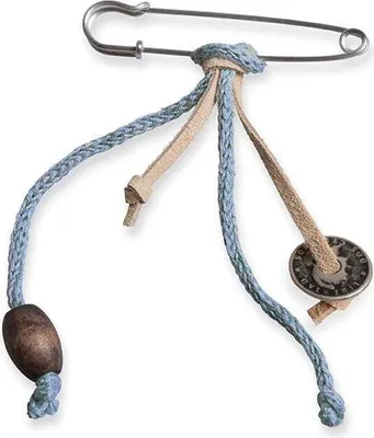 Produktbild von Knit Factory Brosche - Stone Blue