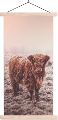 Produktbild von MuchoWow® Textilposter Schottische Hochlandrind - Schnee - Sonne 60x120 cm mit holzfarbenen Rahmen - Holz