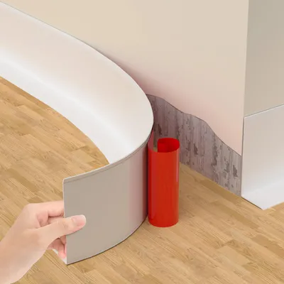Productafbeelding van Flexibele, zelfklevende plint in wit (18 meter) - 7 cm PVC plint en hoekprofiel voor badkamer, keuken, oneffen muren - Waterdichte wandafwerking zonder